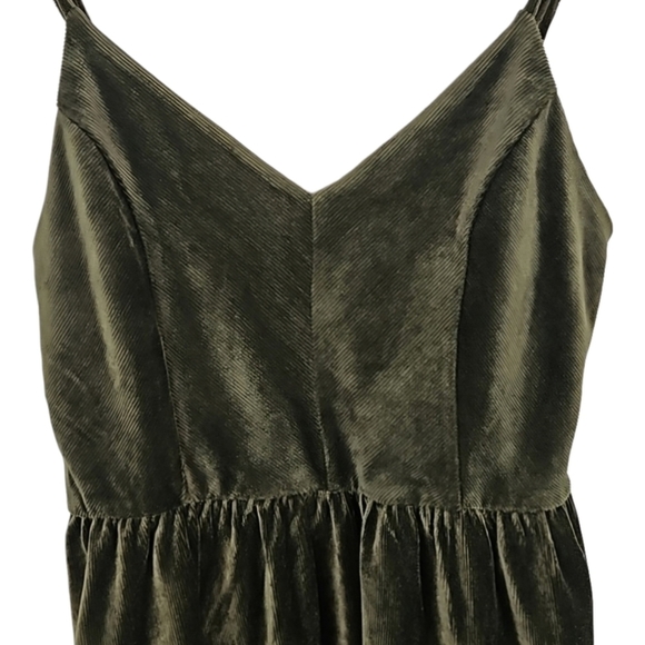 Soft Green Dress - Picture 2 of 5